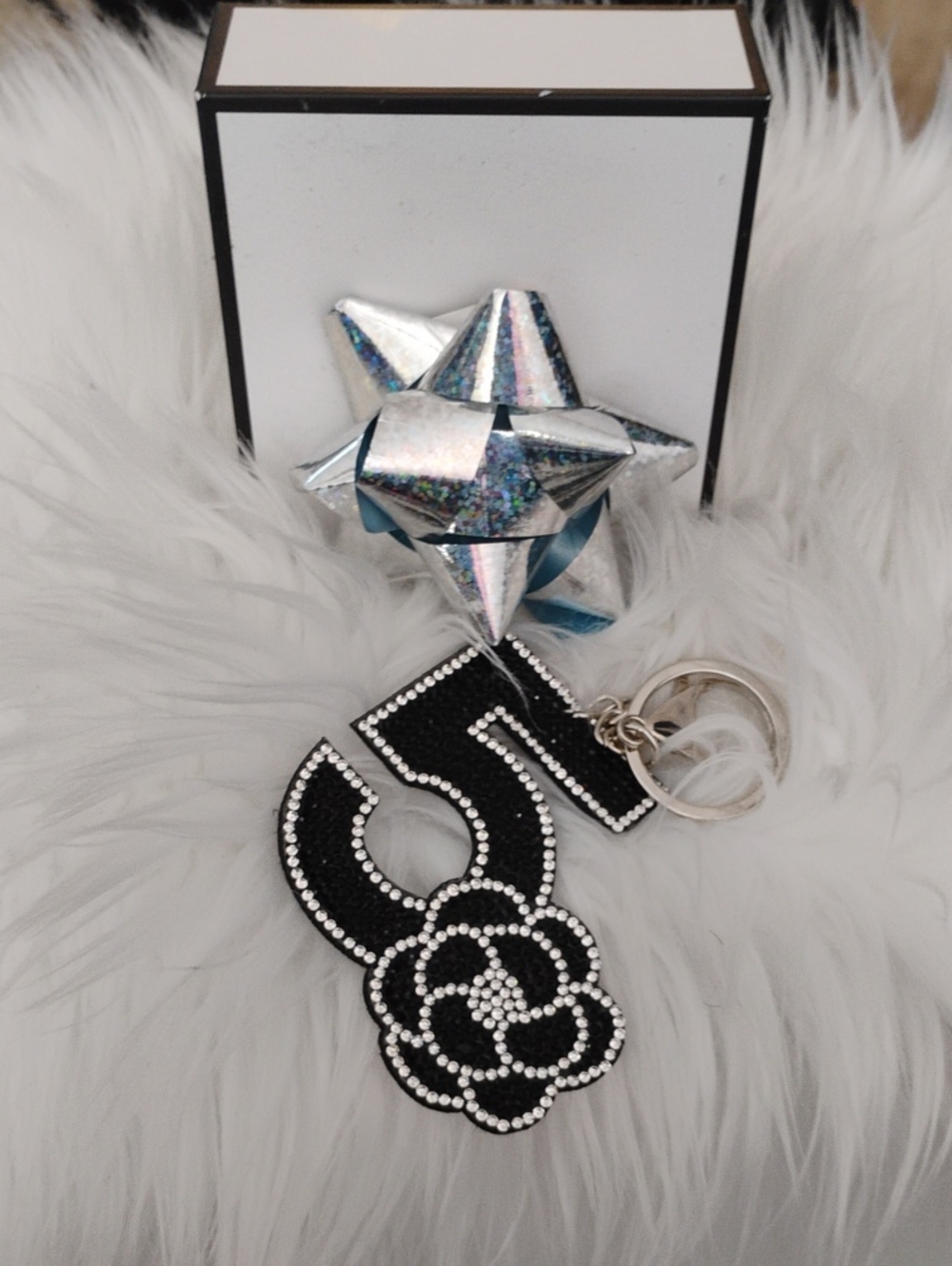 New Black 5 Crystal-Embellished Floral Keychain🍓🩷😍5🌸